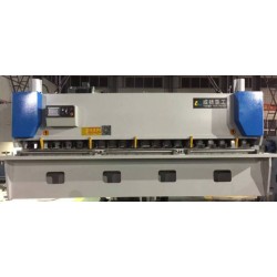 專業(yè)生產(chǎn)剪板機(jī)，折彎?rùn)C(jī)