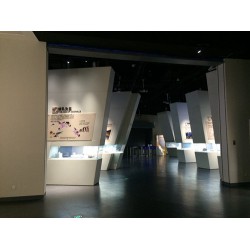 北京展覽館展柜——定做特質(zhì)異形展柜來(lái)文博創(chuàng)造