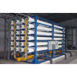 大量供應(yīng)高性價(jià)反滲透設(shè)備_陜西反滲透設(shè)備