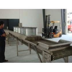 雙輥攪碎機(jī)，供應(yīng)性能穩(wěn)定的輸送機(jī)