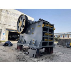 廢棄水泥塊破碎后能鋪路嗎？水泥塊破碎機(jī)有哪些？